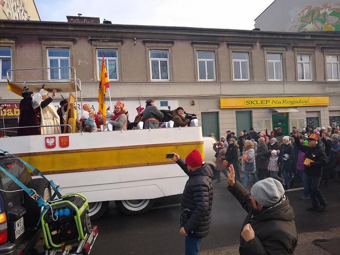 Orszak Trzech Króli w PAPAMOBILE! Tłumy na ulicach Kielc [GALERIA]
