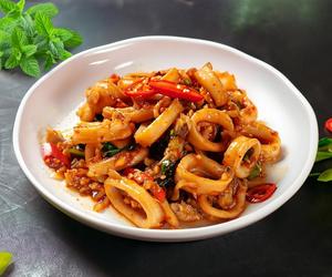 Już nie tylko podrabiana oliwa z oliwek. Świnia przebrana za kalmara? Kto by pomyślał!