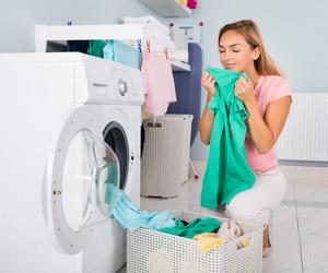 Jaki ocet nadaje się do prania? Prawie każdy popełnia ten błąd, przez co niszczy się pralka, a ubrania śmierdzą. Jakiego octu używać do prania? 
