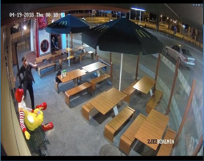 Uszkodził clowna przy McDonald's w Rzeszowie. Szuka go policja