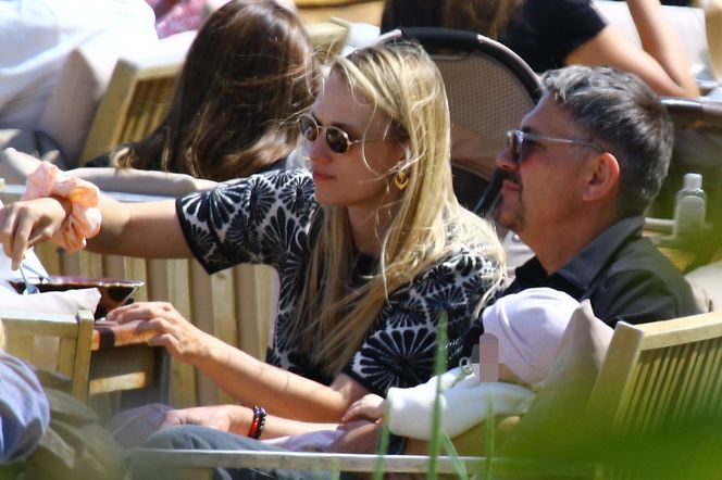 Krzysztof Ibisz je żonie z ręki