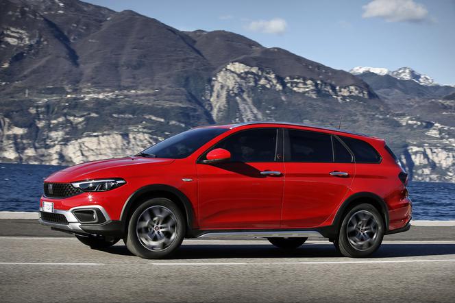 Fiat Tipo Cross (Red) 2022