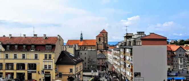 O tym mieście mówią "mała Praga". Twierdza, podziemia i najstarszy kamienny most 