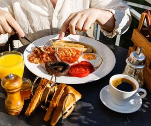 3 produkty, które najbardziej szkodzą jelitom. Unikaj ich jak ognia