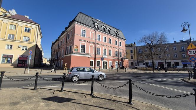 Wybudowany w w połowie XVII wieku zdobi centrum Lublina. Historia Pałacu Parysów