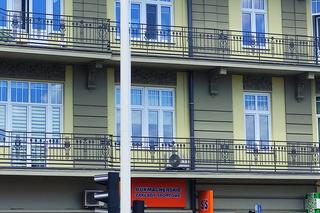 Na Placu Konstytucji 3-go Maja w Przemyślu stanęły dwa maszty z flagami