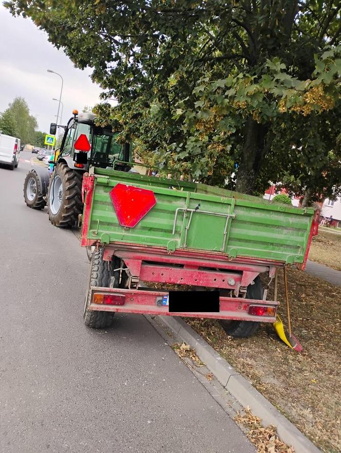 Traktorzysta z Rypina spowodował kolizję, po czym wezwał policję. Na jaw wyszły jego grzechy