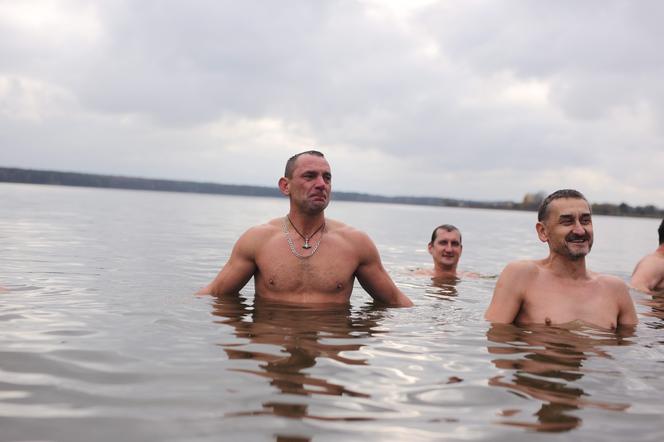 Było gorąco! Lubelskie morsy dały pierwszego w tym roku nura