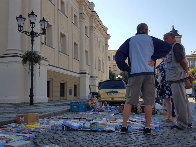 Mydło i powidło na "Rynku staroci" w Lesznie. Skarby z drugiej ręki 