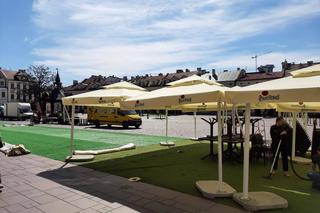 Trwa rozkładanie ogródków letnich w Rzeszowie. Które lokale rozłożą „parasole”?  