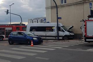 Groźny wypadek busa i osobówki w centrum Łodzi 