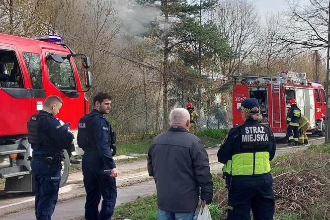  Mały dom płonął jak pochodnia. Słychać było wybuchy, wszystkie służby postawione na nogi