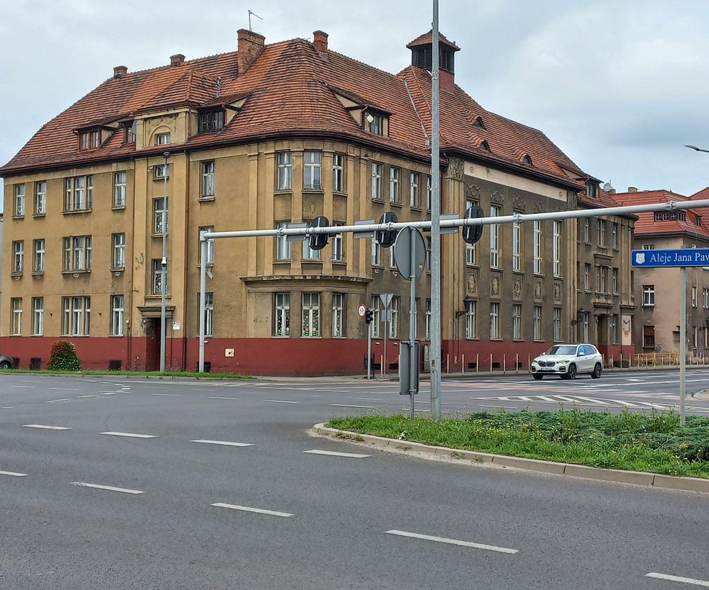 SP nr 1 w Lesznie uratowana? Kurator oświaty wydał negatywną opinię dla likwidacji szkoły