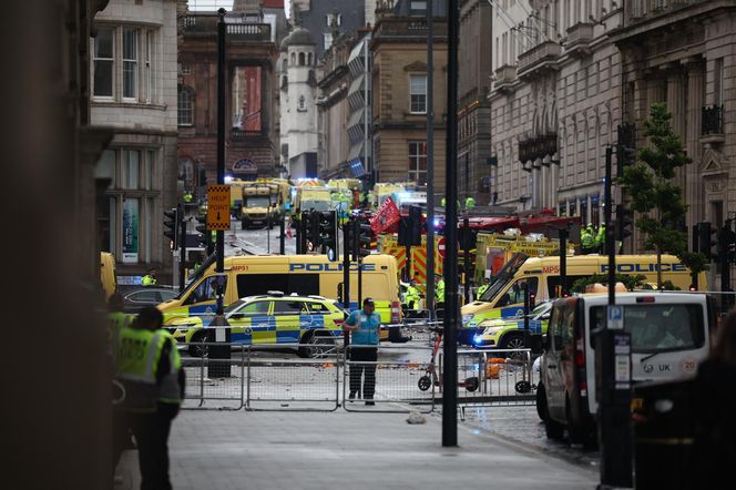 Liverpool: Samochód wjechał w tłum kibiców! Są ranni, w tym dzieci. Wstrząsające nagranie