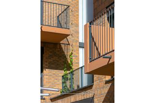 Grodzieńska 19 w Warszawie – budynek z czerwonym klinkierem