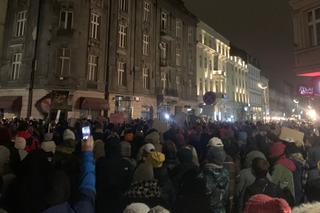Na ulicach Katowic pojawiły się tłumy. Protestujący szli pod hasłem: Ani jednej więcej [ZDJĘCIA]