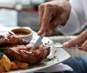 Ta dieta lawinowo zdobywa fanów. Lekarze ostrzegają: może być igraniem z ogniem