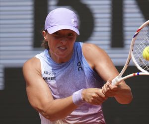 Iga Świątek - Wiktoria Azarenka RELACJA NA ŻYWO i WYNIK. Polka gra na trawie w WTA Bad Homburg!