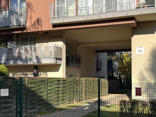 Teligi 26 w Krakowie. Blok z ukrytym balkonem