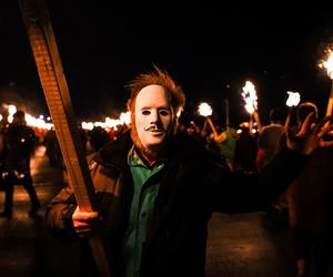 Topory, drakkar i ogień. Wikingowie podbili Szetlandy 