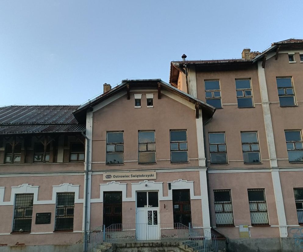 Ostrowiec Świętokrzyski. Dworzec PKP