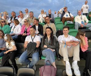 Kibice na otwarciu stadionu w Starachowicach