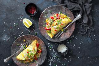 Przepyszny omlet ze świeżą papryką - idealny na śniadanie z przyjaciółmi