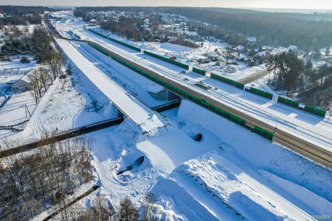 Autostrada A2 do Siedlec z lotu ptaka w ziomowej scenerii 