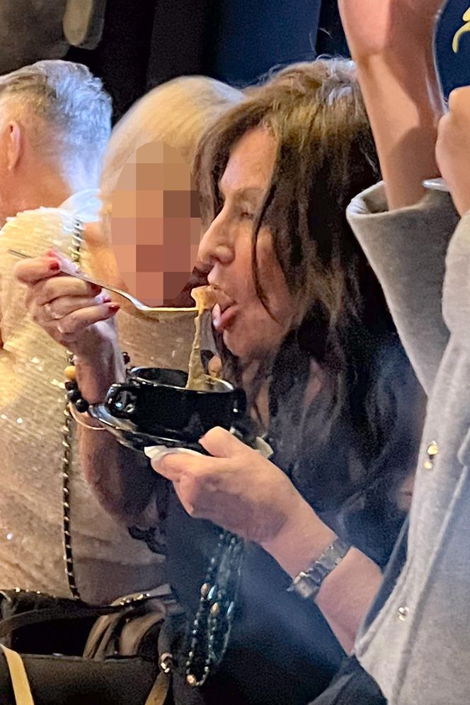 Agnieszka Perepeczko je, pije i tańcuje w środku nocy