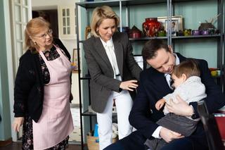 Barwy szczęścia odc. 2656. Bruno (Lesław Żurek), Bożena (Marieta Żukowska), Tadzio (Józio Trojanowski), Amelia (Stanisława Celińska)