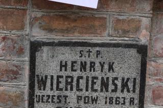 Na tych grobach zawsze jest znicz. Na cmentarzy przy ul. Lipowej leżą sławni Polacy [galeria]