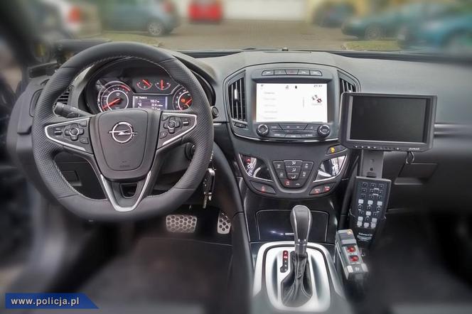 Nieoznakowany Opel Insignia OPC
