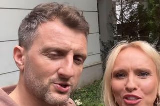 M jak miłość nowy sezon. Bartek (Arkadiusz Smoleński), Dorota (Iwona Rejzner) na planie