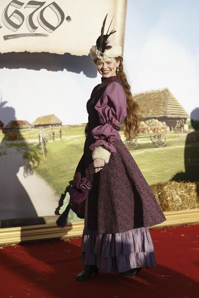 Premiera serialu "1670"! Herman w gorsecie, kwiecista Dębska i Byczkowska w białych majtkach