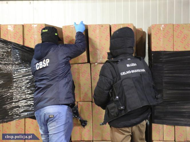Policjanci wkroczyli do magazynów w Warszawie i na Mazowszu