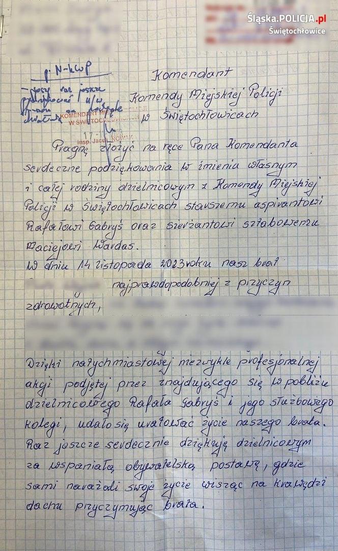 O krok od tragedii. 90-latek chodził po dachu budynku! "Przewrócił się i wisiał na krawędzi"