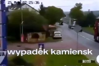Pas od tira uderzył kobietę prosto w głowę. Wszystko widać na nagraniu