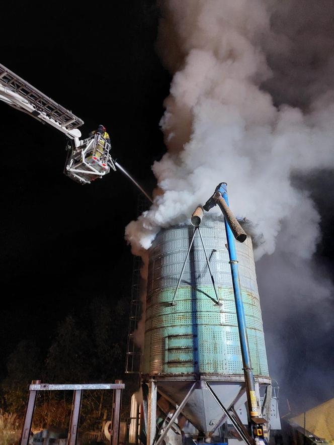 Lubelskie: Nocny pożar kukurydzy. 20 ton ziaren stanęło w ogniu!