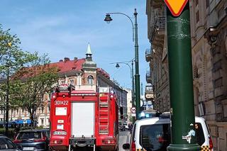 Fragment gzymsu odpadł od kamienicy w centrum Krakowa