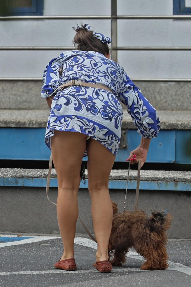 Anna Mucha nawadnia psa