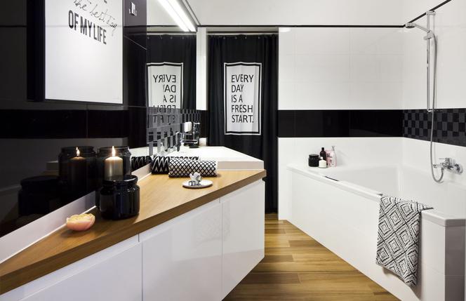 Czarno-biała łazienka 7 m2