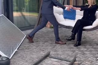 Barwy szczęścia na planie. Bruno (Lesław Żurek), Karolina (Marta Dąbrowska)