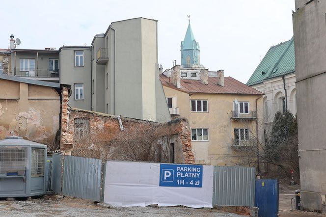 Parking w miejscu wyburzonej kamienicy przy ul. Bernardyńskiej 10 w Lublinie