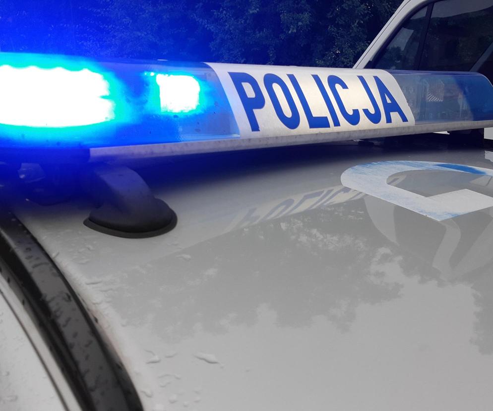 Śmiertelny wypadek w Krakowie. 71-latek wjechał autem w wiatę przystankową