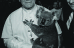Jan Paweł II z misiem Koala