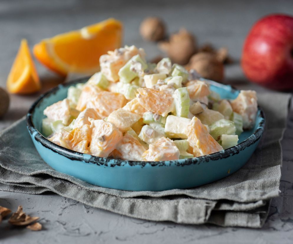 Dietetyczna surówka z pomarańczy i selera naciowego do wszystkiego