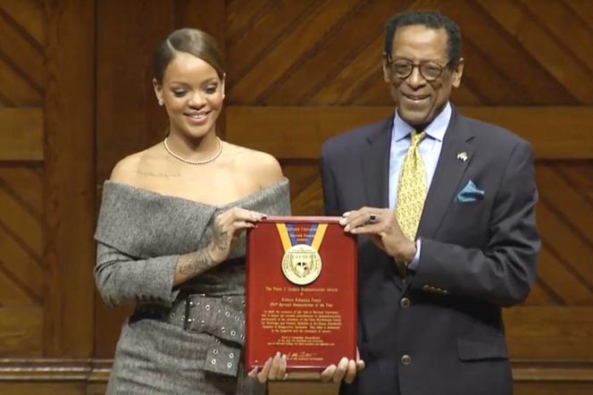 Rihanna bez matury na Harvardzie. Zobacz jej przemowę [VIDEO]