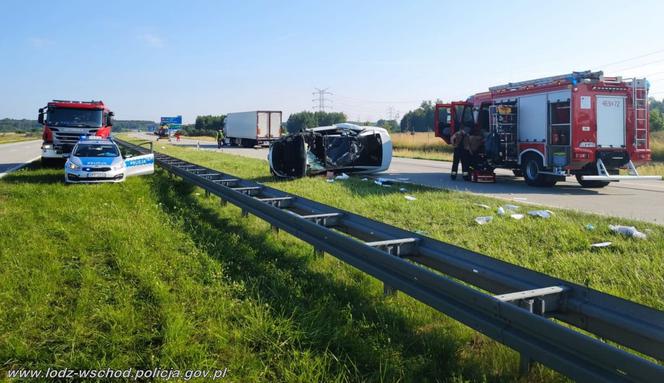 WYPADEK na A1! Dachowanie samochodu koło Łodzi. Są ranni! ZDJĘCIA, AKTUALIZACJA