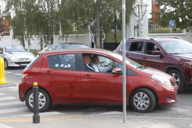  Posłowie PiS wychodzą ze spotkania z Jarosławem Kaczyńskim