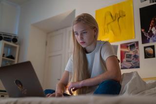 Nastolatkowie w Polsce na potęgę klikają w niebezpieczne linki. O bezpieczeństwie w sieci nie wiemy nic?